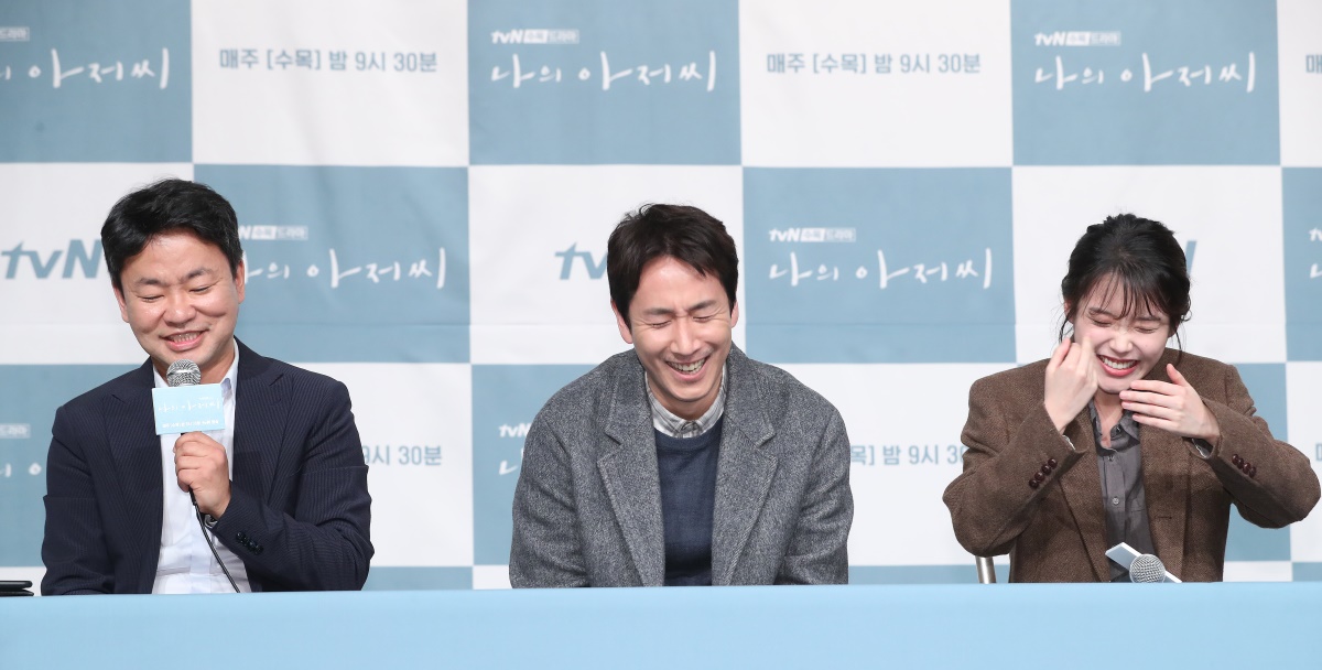 (From left) Producer Kim Won-suk, actors Lee Sun-kyun and Lee Ji-eun speak at a press conference held Wednesday at Times Square mall in Yeongdeungpo-gu, Seoul. (Yonhap)
Poster of “My Mister” / tvN