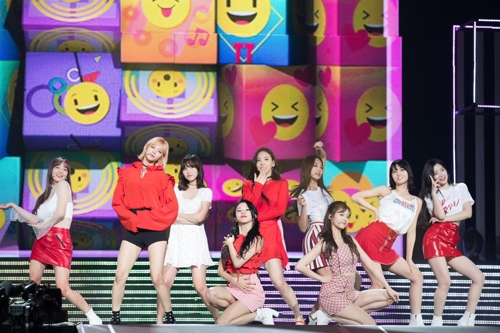This photo provided by CJ E&M shows K-pop act TWICE performing at KCON 2018 Japan at Makuhari Messe convention center in Chiba, east of Tokyo, on April 15, 2018. (Yonhap)