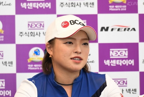 경기 마친 후 인터뷰에 나선 장하나. [사진=KLPGA]