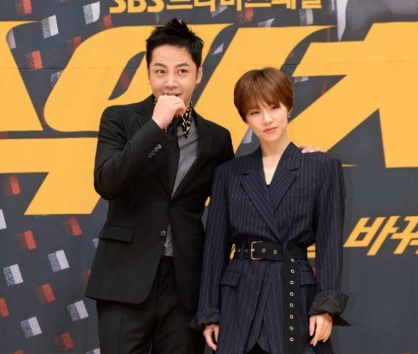 장근석과 한예리가 25일 '스위치'에 대한 애정을 드러냈다. (사진=SBS)