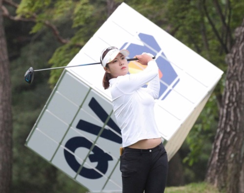 인주연이 11일 NH투자증권레이디스 첫날 2타차 선두에 올랐다. [사진=KLPGA]