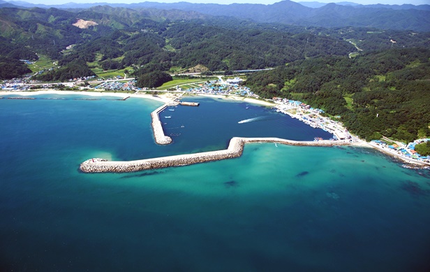 포항지방해양수산청이 울진군에 위치한 국가어항인 오산항을 마리나 시설 및 해양레포츠센터와 연계해 사계절 관광이 가능한  어항시설 정비 등 해양레저 인프라 구축을 위한  실시설계용역에 착수했다.(포항 해수청 제공)