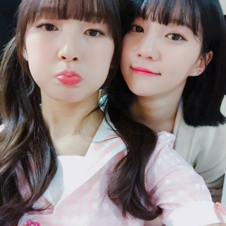 (사진=오마이걸 SNS)