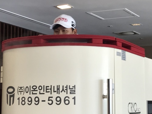 제네시스챔피언십 2라운드에서 7언더파를 쳐 5타차 선두에 오른 정한밀은 수요일과 목요일 이틀간 경기후 냉동요법을 체험했다.