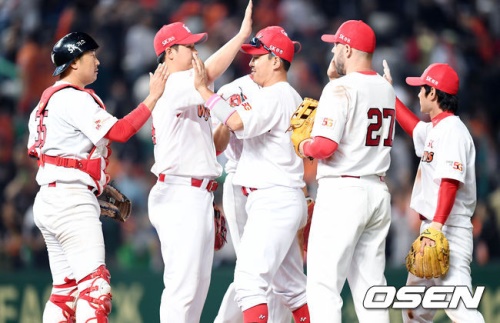 한화 상대 7-2 승리를 거둔 SK [사진=OSEN]