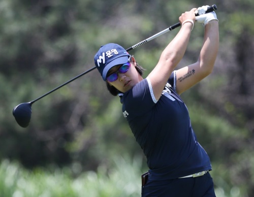 조정민이 롯데칸타타여자오픈 첫날 공동 선두로 마쳤다. [사진=KLPGA]