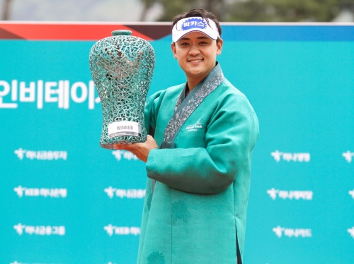 박상현이 17일 끝난 KEB하나은행인비테이셔널에서 한 타차 역전 우승을 달성했다. [사진=KPGA]