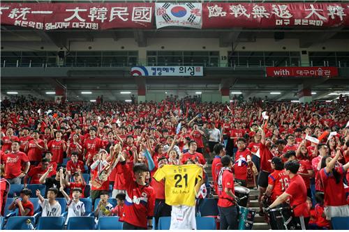 지난 18일 대구삼성라이온즈파크에서 열린 스웨덴전 단체응원 모습(사진제공=대구시)