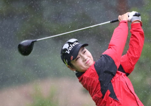 한진선은 선두를 지키다 마지막 홀에서 보기를 범해 연장전에 나가게 됐다. [사진=KLPGA]