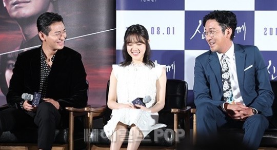 From right: Ha Jung-woo, Ju Ji-hoon and Kim Hyang-gi during a press event held Friday at Lotte Cinema near Konkuk University in eastern Seoul (Herald DB)