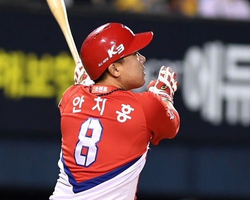 KIA 타이거즈의 안치홍이 뜨거운 타격감을 보이고 있다. [사진=KBO]