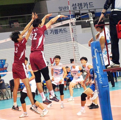 알렉스(12번)가 타고난 블로킹 감각으로 상대 공격을 차단하고 있다. [사진=선수 제공]