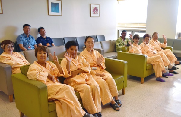 러시아 야쿠츠크에서 30명의 의료관광단이 안동병원에서 검진을 받기위해 대기하고 있다.(안동병원 제공)