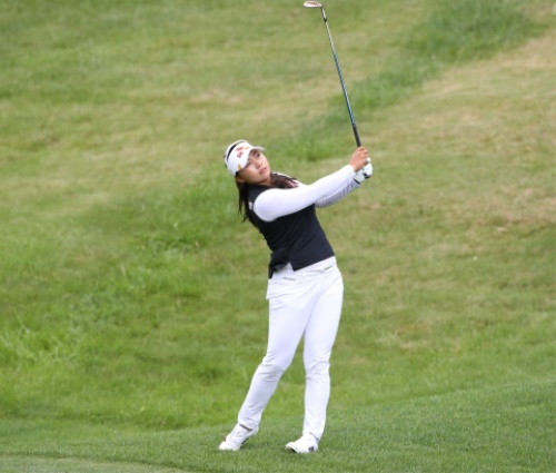 김지영2가 23일 하이원리조트여자오픈 첫날 아이언샷을 하고 있다. [사진=KLPGA]