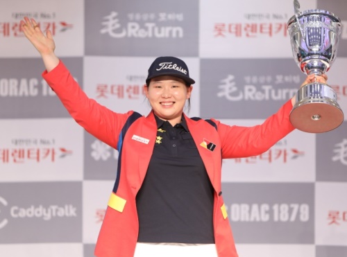 정진아가 26일 W지투어 5차 대회에서 시즌 3승을 달성했다.