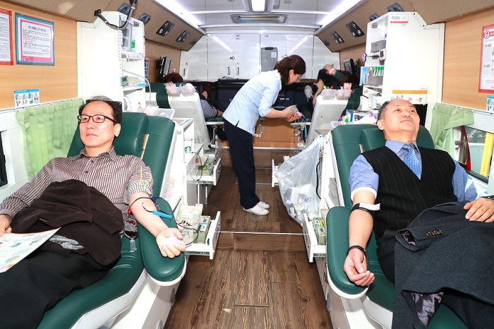 예천군이  오는 31일  군청 전정과 보건소 건강증진센터 앞에서 사랑의 헌혈운동을 전개한다.사진은 지난해 진행한  헌혈운동모습(예천군 제공)