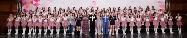 '프로듀스48' 참가자 96명, 국민 프로듀서 대표 이승기를 비롯한 멘토진(사진=Mnet)