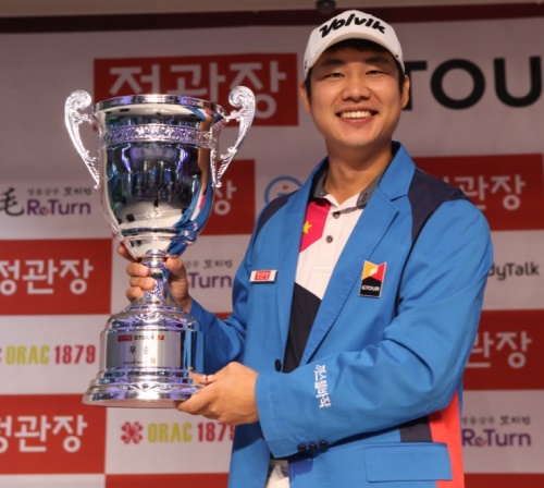 김민수가 4년여의 공백 끝에 지투어 6차전에서 우승했다. [사진=골프존]
