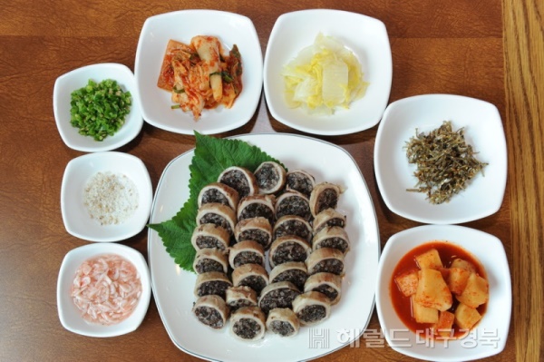 '제6회 예천용궁순대축제'가 내달 6일부터 8일까지 경북 예천군 용궁면 전통시장 일원에서 열린다. 사진은 예천용궁순대(예천군 제공)