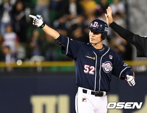 대타로 나서 싹쓸이 2루타를 터뜨린 김재호. [사진=OSEN]