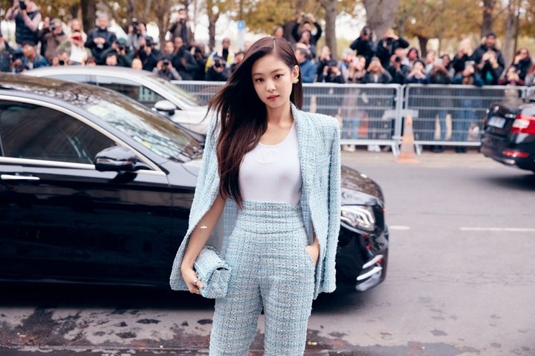 (Chanel)