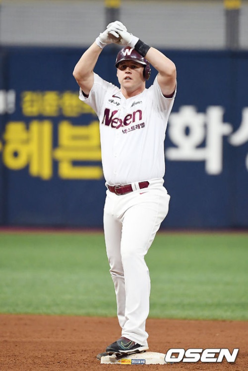 4타점을 올리며 팀의 준플레이오프 진출을 이끈 샌즈. [사진=KBO]