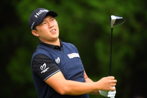 이상희가 19일 브리지스톤오픈 2라운드에서 한 타차 선두를 이어갔다.