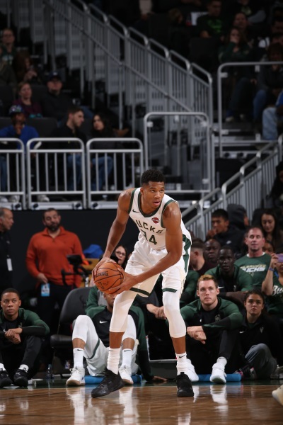 밀워키의 에이스 아데토쿰보가 올 시즌 MVP를 노리고 있다. [사진=NBA]
