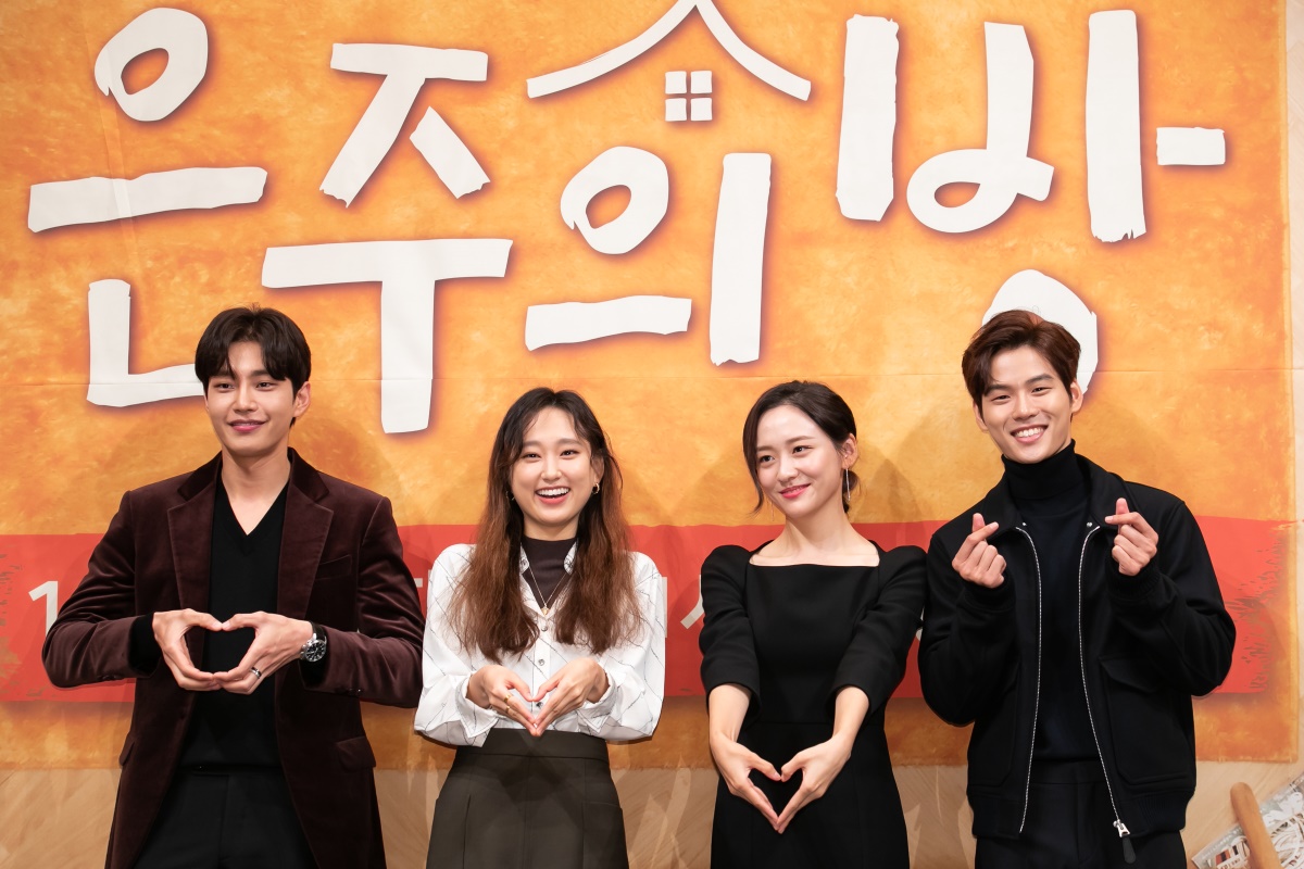 Cast members (from left) Kim Jae-young, Ryu Hye-yeong, Park Ji-hyun and Yoon Ji-on pose at a press conference Thursday. (CJ ENM)