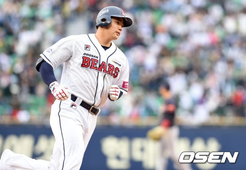부상으로 선발 제외된 김재환. [사진=OSEN]