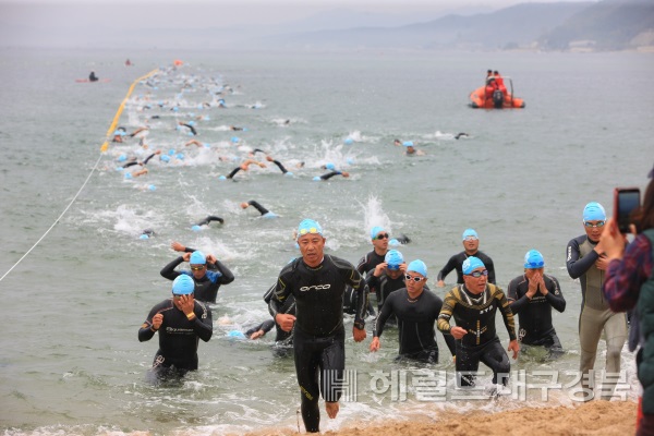 울진군은 오는 11일 기성면 구산해수욕장에서 '제15회 전국 울진트라이애슬론 대회'를 개최한다. (울진군 제공)
