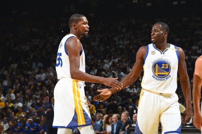 라커룸에서 언쟁을 벌인 듀란트(좌)와 그린. [사진=NBA]