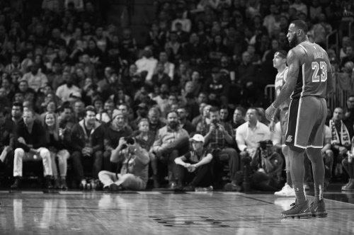 올 시즌 최악의 경기를 치른 르브론 제임스. [사진=NBA]