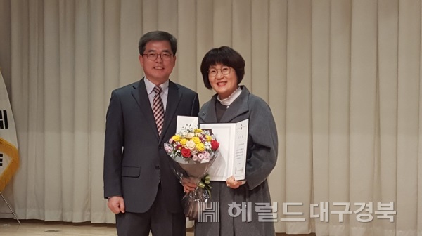 포항 포은중앙도서관은 29일 '2018 공공도서관 협력업무 유공 시상식'에서 국립중앙도서관상을 수상했다. (포항시 제공)