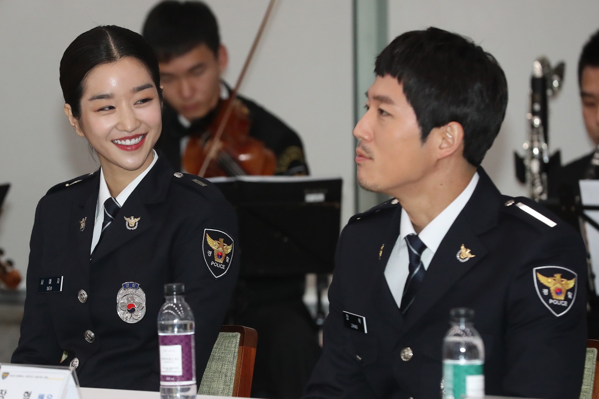 Seo Ye-ji (left) and Jang Hyuk (Yonhap)
