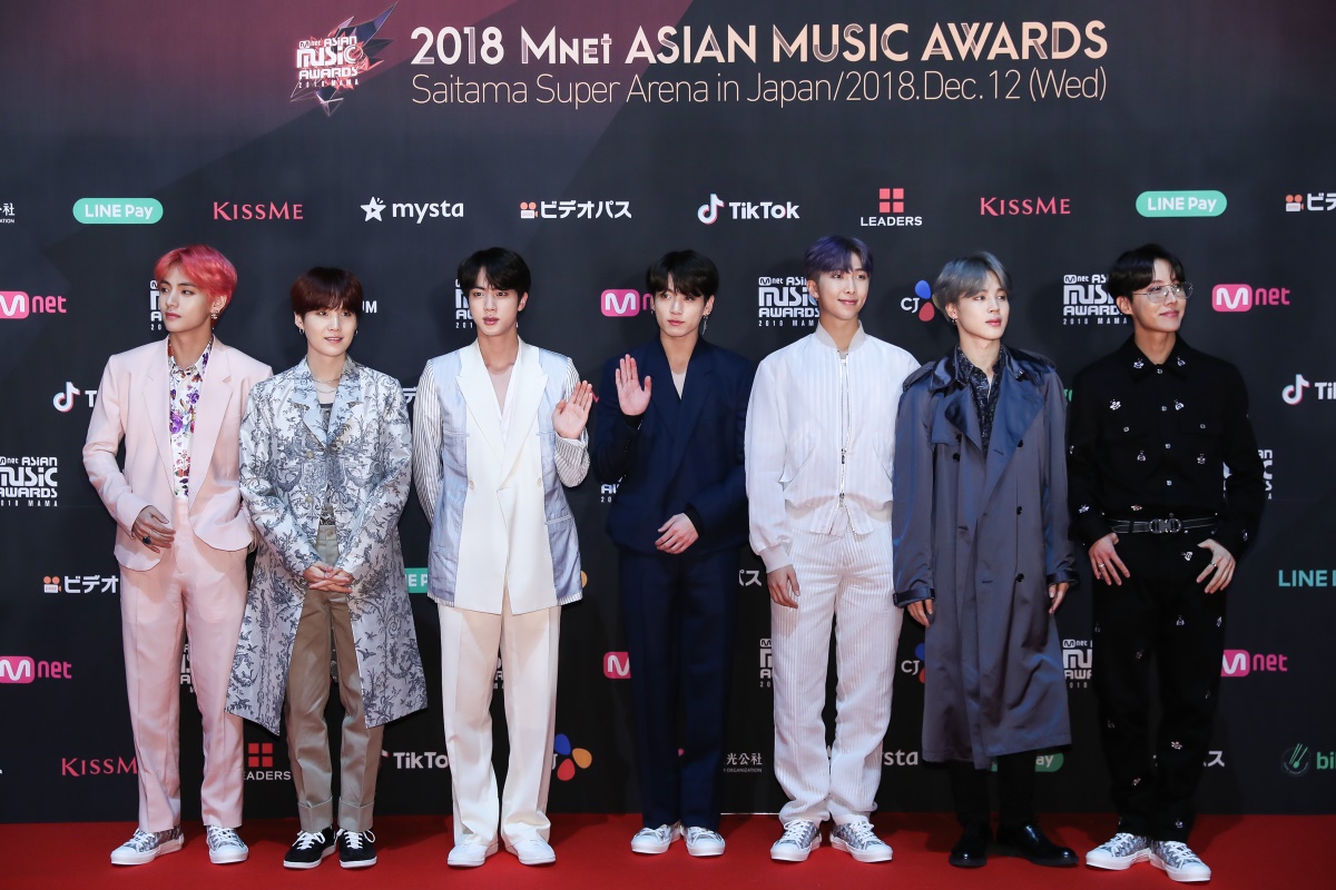 Photo News] BTS walks red carpet at 2018 MAMA in Japan - K-POP HERALD