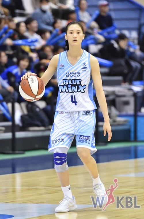 14득점 8리바운드를 기록하며 팀의 5연승을 이끈 윤예빈. [사진=WKBL]