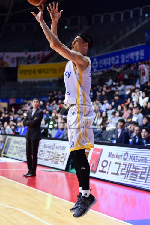 올 시즌 최다 득점을 기록하며 팀을 승리로 이끈 이관희. [사진=KBL]