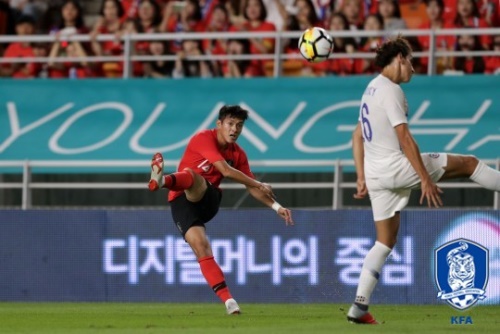 복귀가 임박한 홍철. [사진=KFA]