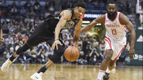 드리블하는 아데토쿤보(왼)와 이를 저지하는 하든(오). [사진=NBA]