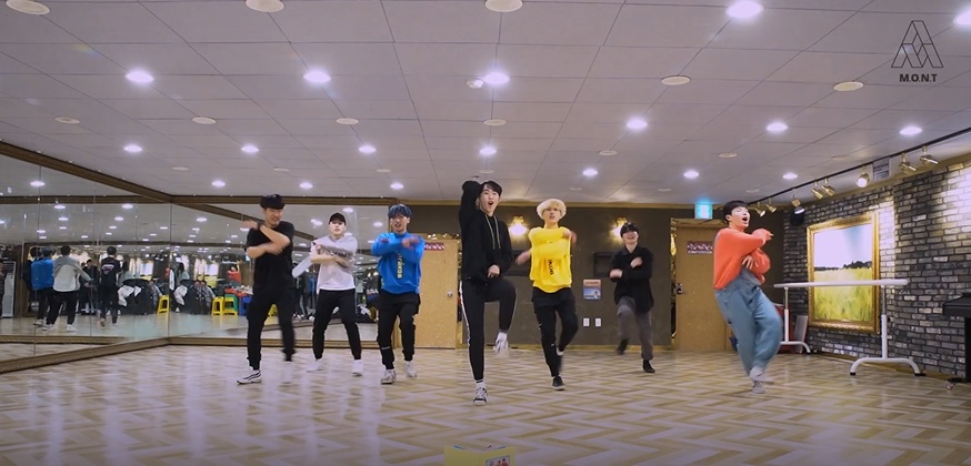 (Naver's V Live)