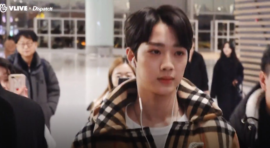 (Naver's V Live)
