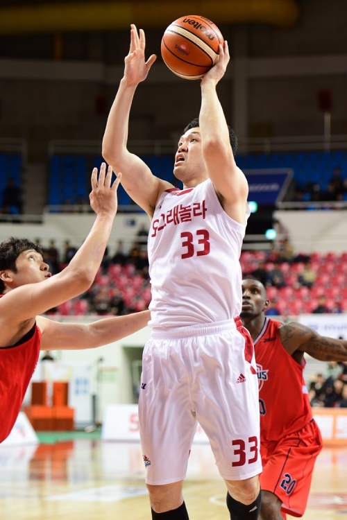 복귀 첫 경기에서 맹활약하며 오리온의 승리를 이끈 이승현. [사진=KBL]