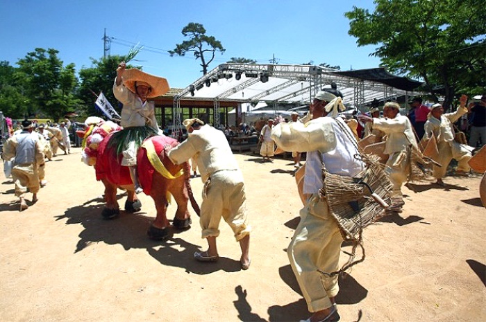 2019 경북상도 유망축제로  선정된 '삼강주막 나루터 축제 모습(예천군 제공)