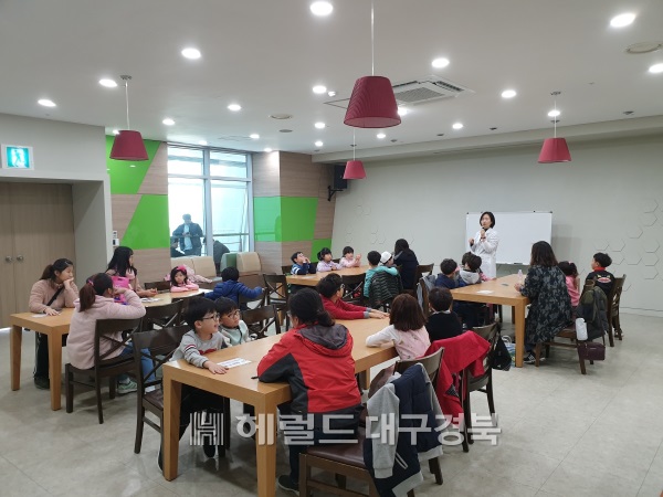 영천시는 올해말까지 매주 일요일 영천최무선과학관에서 과학체험프로그램을 운영한다. (영천시 제공)