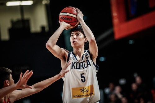 한국 농구계의 보물로 평가 받는 이현중이 미국 대학농구리그인 NCAA 무대에 입성했다. [사진=FIBA]