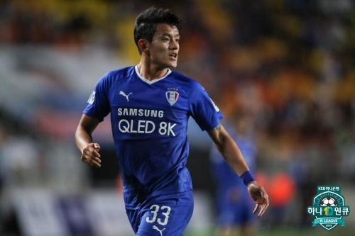 최근 물오른 경기력을 보이는 수원삼성의 홍철. [사진=한국프로축구연맹]