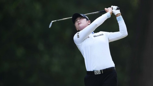 15, 16번 홀서 3타를 잃어 공동 선두를 허용한 박성현. [사진=LPGA]