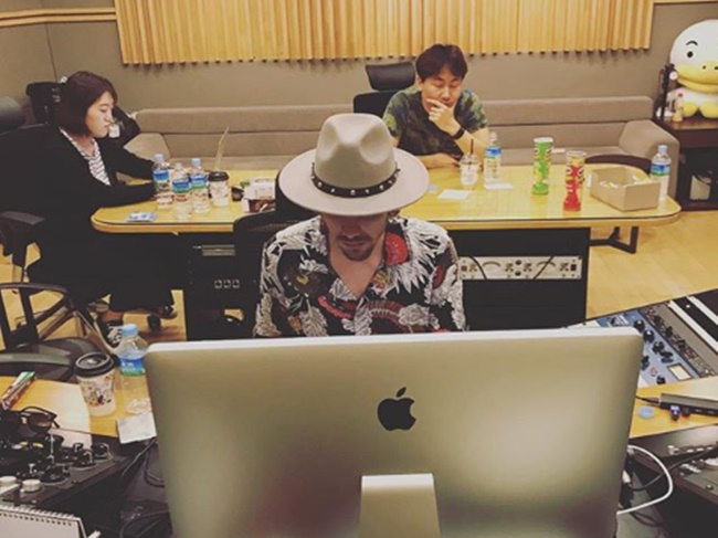 Daniel Caesar in a recording studio in Seoul. (Caesar & Loui's Instagram)