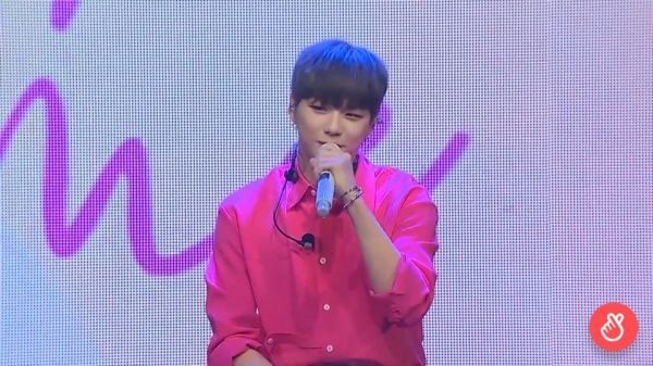 Kang Daniel (V Live)